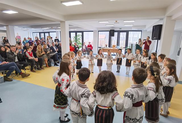 Program artistic la inaugurarea Grădiniței de la Colegiul „Mihai Eminescu”