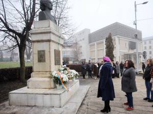 Ziua Culturii Naționale, marcată depuneri de coroane la statuia poetului Mihai Eminescu