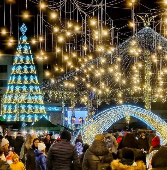 Iluminatul ornamental din Suceava, pentru sărbătorile de iarnă, oprit de astăzi