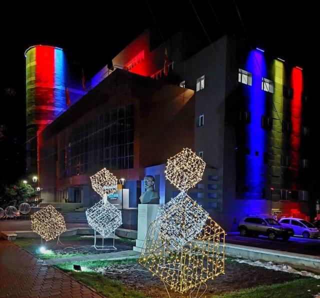 Iluminatul ornamental din Suceava, pentru sărbătorile de iarnă, oprit de astăzi