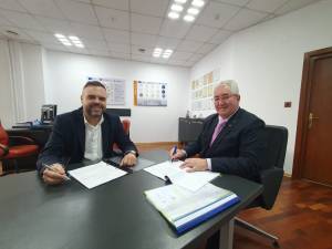 Primarul Ion Lungu a semnat luni la București, la Ministerul Dezvoltării, contractul pentru creșterea eficienței energetice a clădirii principale a CNMSV