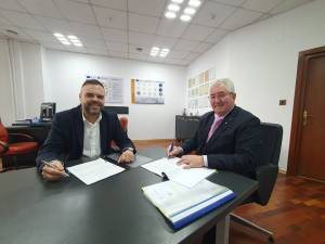 Primarul Ion Lungu a semnat luni, la București, la Ministerul Dezvoltării, contractul pentru creșterea eficienței energetice a clădirii principale a CN „Mihai Eminescu”