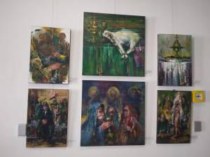 Lucrări ale pictorului ardelean Cornel Vana, care de 40 de ani trăiește din pictură, expuse în Foaierul Muzeului de Istorie