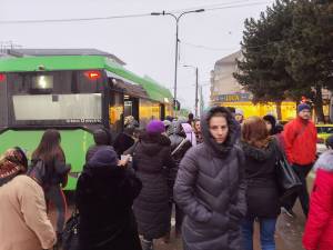 Primarul Sucevei a solicitat TPL să nu mai fracționeze călătoriile la stația Orizont, cauză a aglomerației din stație și din autobuze