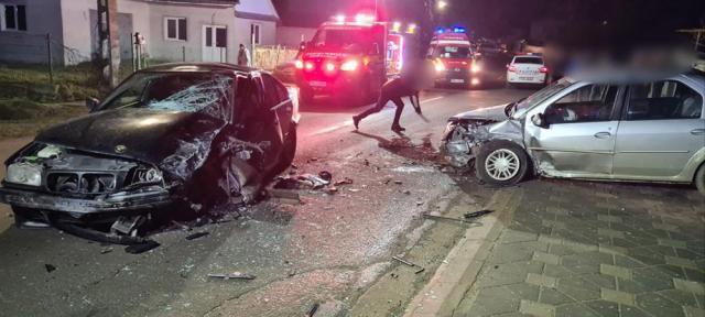 Accident cu două mașini care s-au ciocnit violent, la Verești
