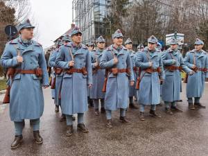 Elevii Școlii Militare de subofițeri de Jandarmi “Petru Rareș” Fălticeni, în uniforme precum cele din Primul Război Mondial