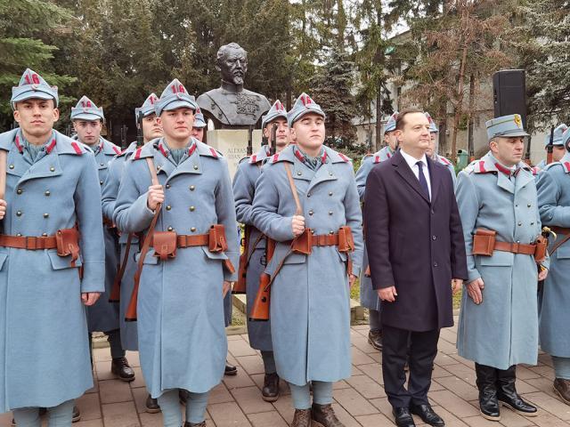 Elevii Școlii Militare de subofițeri de Jandarmi “ Petru Rareș” Fălticeni, în uniforme precum cele din Primul Război Mondial