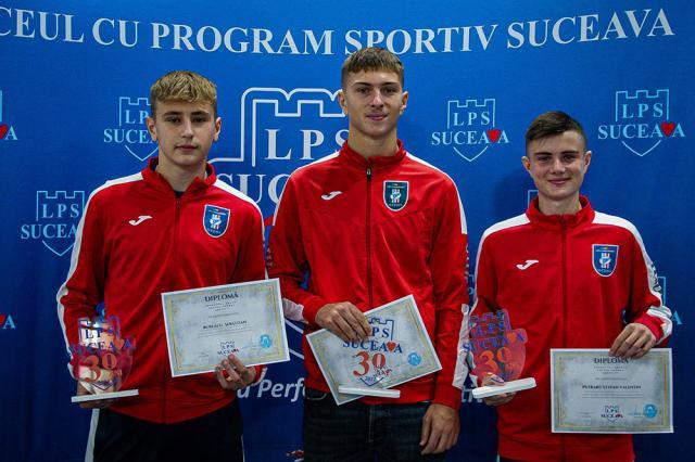 Cei mai buni sportivi ai secției de fotbal a LPS Suceava în 2022, Sebastian Burlacu, Alexandru Ionescu și Ștefan Petraru