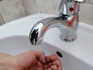 Probleme la furnizarea apei potabile în Rădăuți și Măneuți, din cauza unei avarii la rețeaua ACET