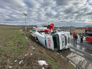 Tir încărcat cu mandarine, răsturnat pe șoseaua de centură, în zona Zidului Morții