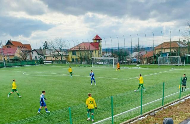 Amicalul Poli - Foresta s-a jucat pe terenul sintetic din Copou