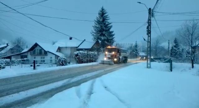 Circulație în condiții de iarnă pe drumurile naționale din județ. Mai multe tronsoane sunt acoperite cu zăpadă de până la 3 cm