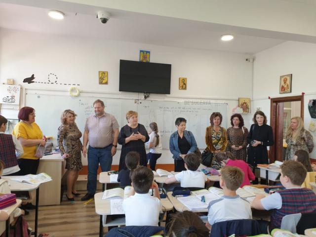 13 masteranzi francezi vor face stagii de practică pedagogică în 11 instituții de învățământ din Suceava și împrejurimi