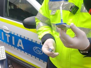 Tânăr oprit trafic, în Suceava, depistat cu substanțe interzise în mașină și pozitiv la drogtest