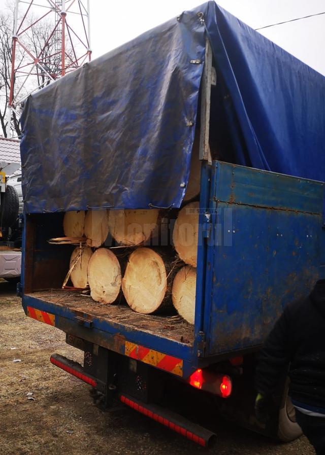 Peste 35 mc lemn exploatat ilegal, confiscat după controale în trafic și la depozite de lemn