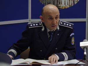 Comisarul-șef Adrian Buga, personajul principal al acestei situații hilare, pe care însă nu el a creat-o