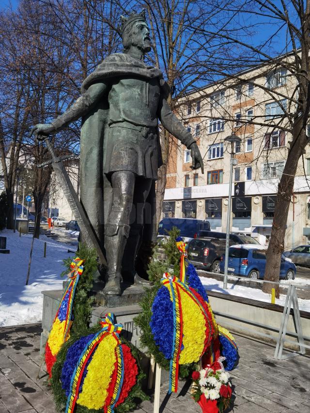 Depunerea de coroane la statuia domnitorului Petru I Mușat 2