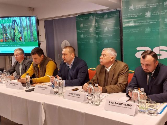 Soluții de finanțare pentru modernizarea sectorului forestier, anunțate în cadrul conferinței organizate de ASFOR