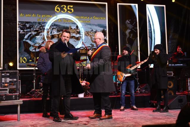 Horia Brenciu și HB Band au primit o diplomă de excelență și medalia aniversară emisă la 635 de ani de atestare documentară a Sucevei