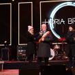 Primarul Ion Lungu i-a luat locul de pe scenă lui Horia Brenciu, care se afla jos, alături de public, recunoscand ulterior că a fost o regie