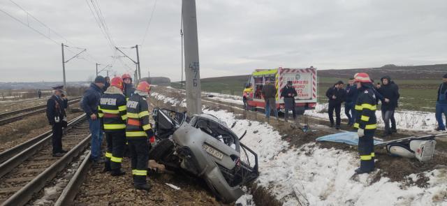 Două femei decedate și doi copii în stare gravă, după ce mașina cu care circulau a fost lovită de tren