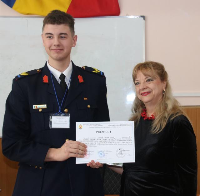 Tudor Mihai Curcă și-a adjudecat Premiul I și Premiul Special la Informatică foto Grațiela Mihăescu