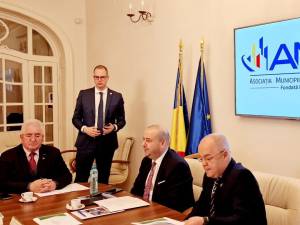 Edilii Ion Lungu și Emil Boc, la sediul AMR