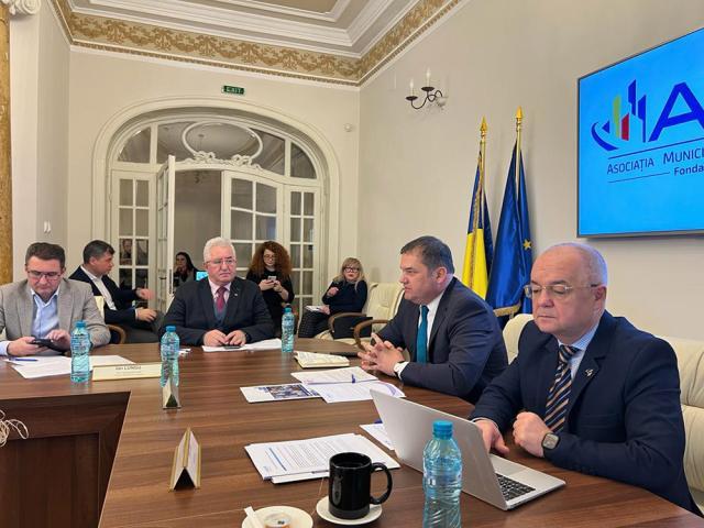 Primarul Sucevei, Ion Lungu, la discuțiile cu ministrul Dezvoltării, Lucrărilor Publice și Administrației, Atilla Cseke