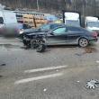 Femeie rămasă încarcerată în mașină după un accident petrecut în Suceava