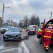 Femeie rămasă încarcerată în mașină după un accident petrecut în Suceava