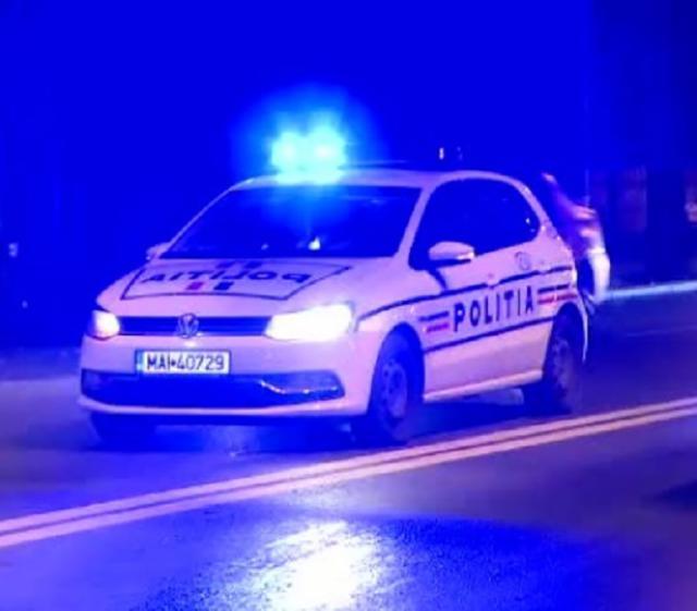 Au fugit de polițiști cu mașina, apoi pe jos, după care s-au ascuns într-o sală de jocuri