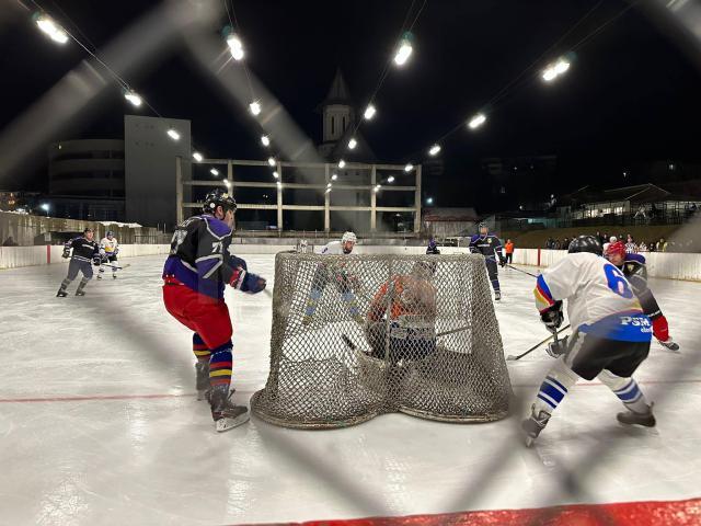 Trei zile cu partide de hochei pe Patinoarul Artificial Areni Suceava 2