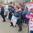 Solicitări în limba rusă afișate de demonstranți
