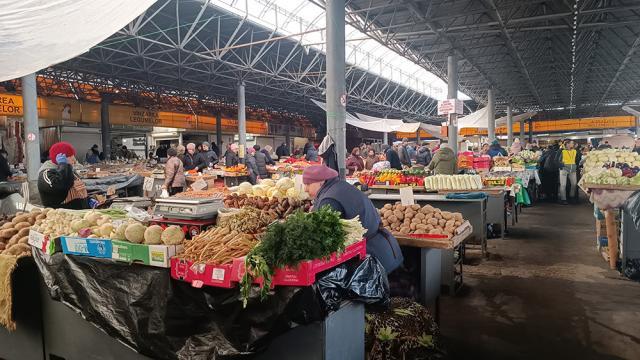 Duminică dimineață la piața din Chișinău lucrurile se derulau normal