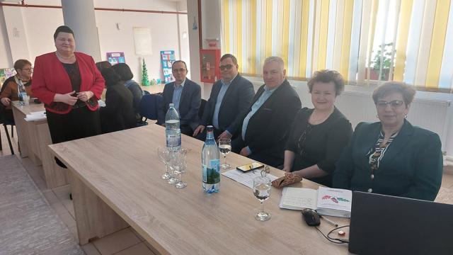 Dezbateri despre calitatea învățământului preșcolar județean, la o reuniune desfășurată la Cajvana