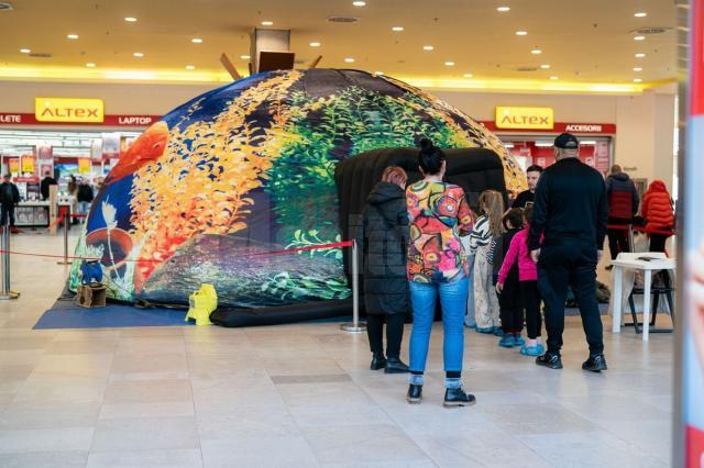 Peste 700 de copii au vizionat până acum proiecțiile video „Misterele Oceanelor”, la Iulius Mall Suceava