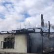 Casa unei femei care a murit acum o lună, distrusă într-un incendiu plecat de la un coș de fum