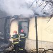 Casa unei femei care a murit acum o lună, distrusă într-un incendiu plecat de la un coș de fum