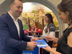 „Suceava merită vizitată și descoperită!”, a spus viceprimarul Lucian Harșovschi, care a discutat cu vizitatorii standului