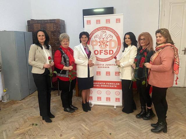 Larisa Blanari alături de colegele din organizațiile locale de femei din PSD