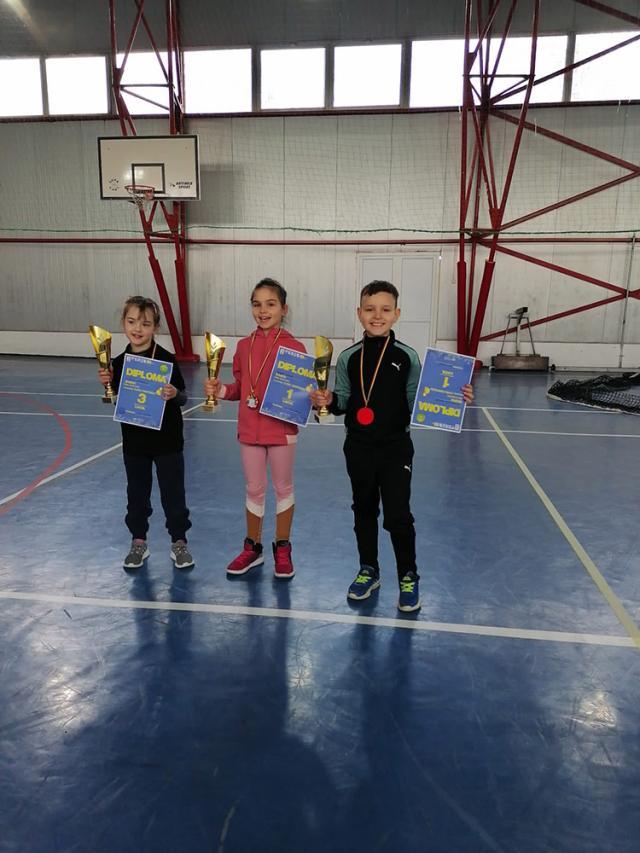 Tenismenii fălticeneni, medaliaţi la două competiţii FRT