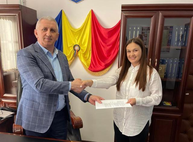 Primarul din Vicovu de Sus, Vasile Iliuț a semnat acordul de colaborare cu medicul de familie Corina Babalean