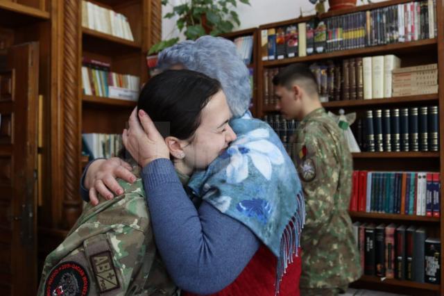 Elevii militari au participat la „Atelierul de mărțișoare!”. Foto elev sergent Maria Găină