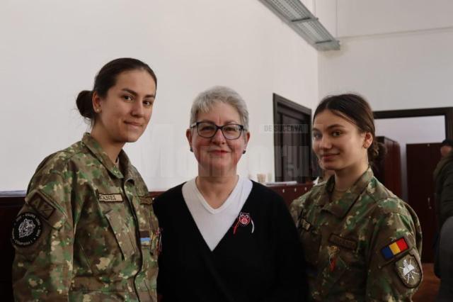 Elevii militari au participat la „Atelierul de mărțișoare!”. Foto elev sergent Maria Găină