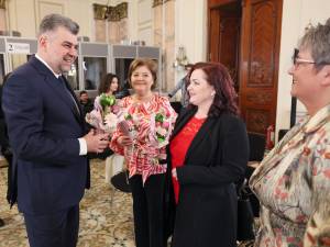 Marcel Ciolacu le-a oferit flori femeilor din delegația PSD Suceava