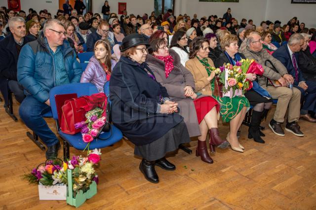 Căminul Cultural din Mitocu Dragomirnei a fost arhiplin la concertul lui Walter Ghicolescu