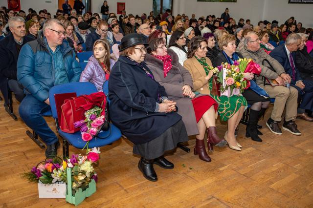 Căminul Cultural din Mitocu Dragomirnei a fost arhiplin la concertul lui Walter Ghicolescu