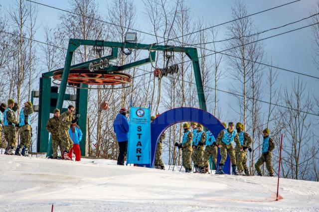 Competiție spectaculoasă de schi, cu elevii Colegiului Militar Câmpulung. Foto Laurențiu Sbiera