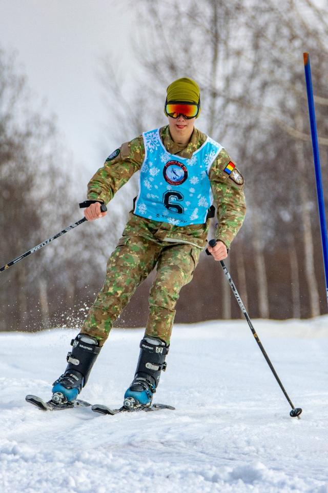 Competiție spectaculoasă de schi, cu elevii Colegiului Militar Câmpulung