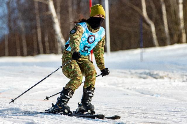 Competiție spectaculoasă de schi, cu elevii Colegiului Militar Câmpulung
